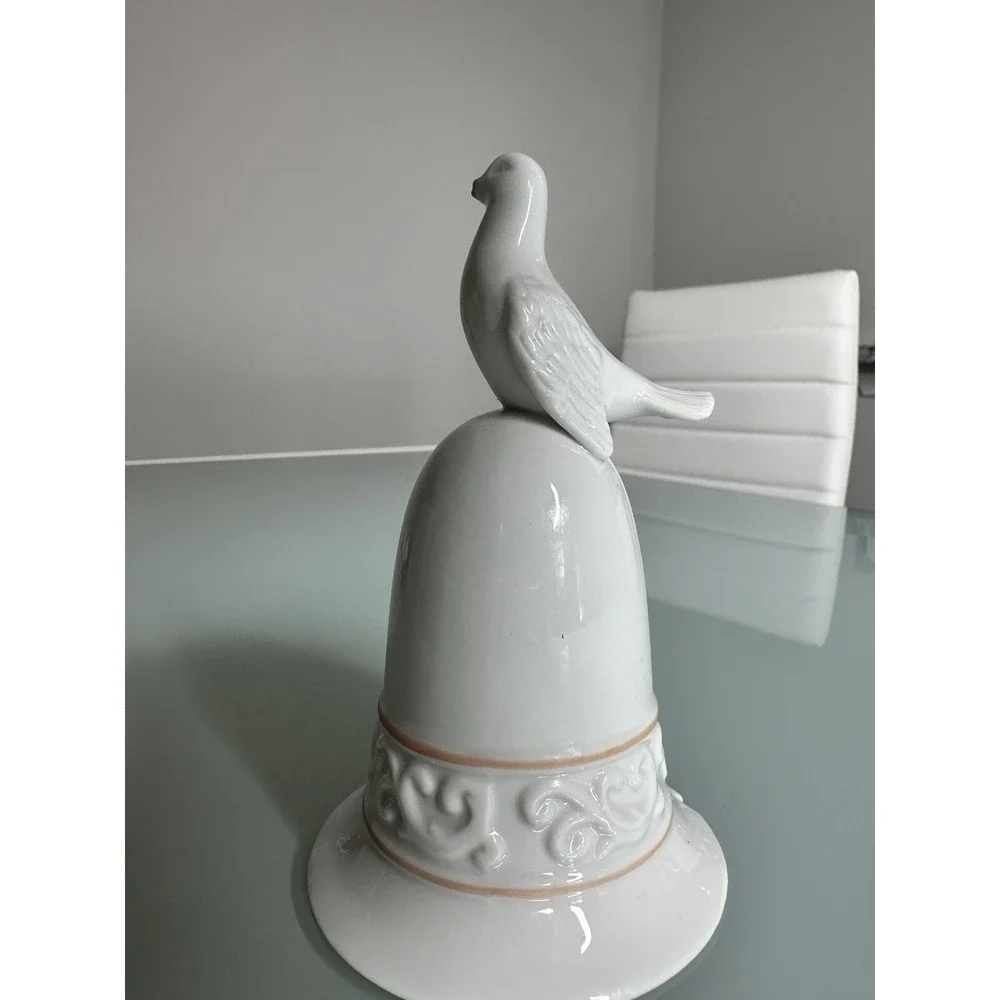AVON The Tapestry Collection 1981 Porcelain Bell w/ White Dove Handle‎ Taiwan